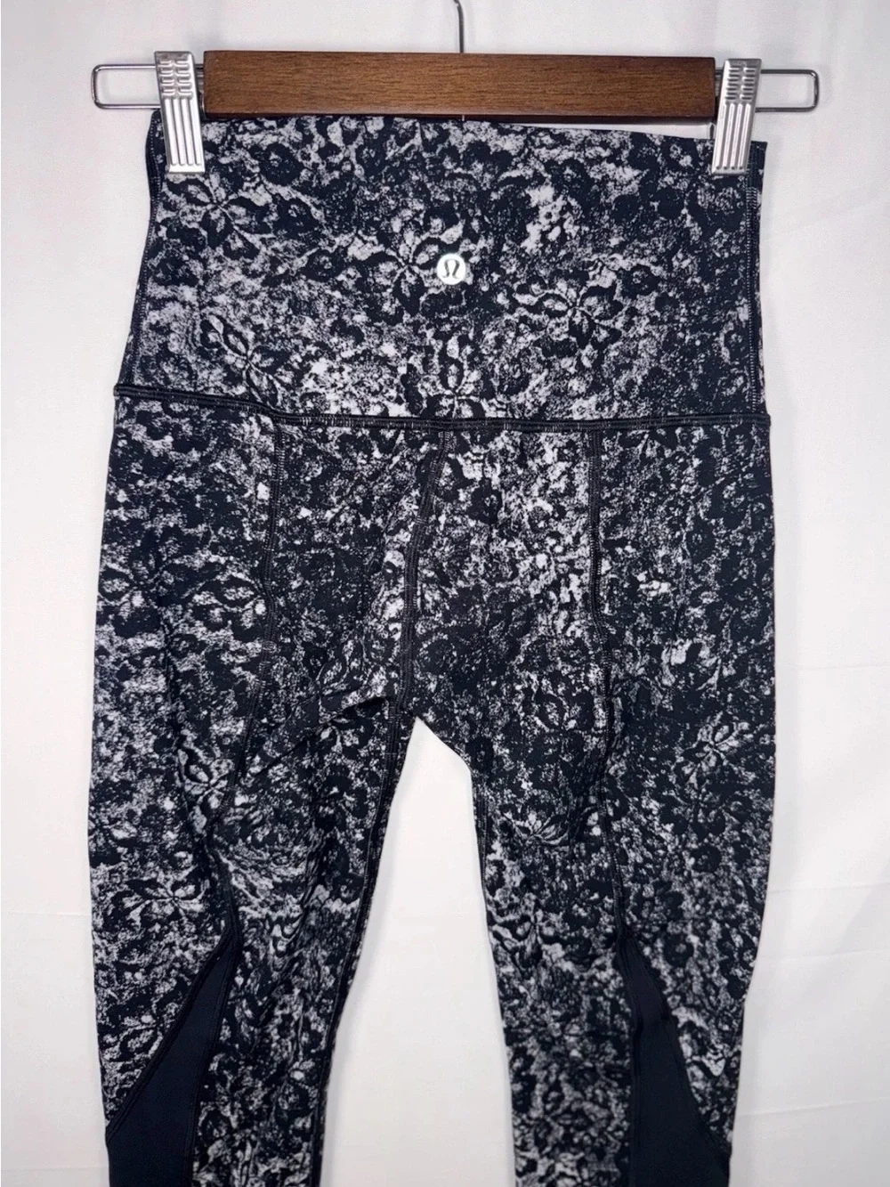 lululemon athletica Women Black & White Floral-Print High-Rise Leggings Size 6/S
